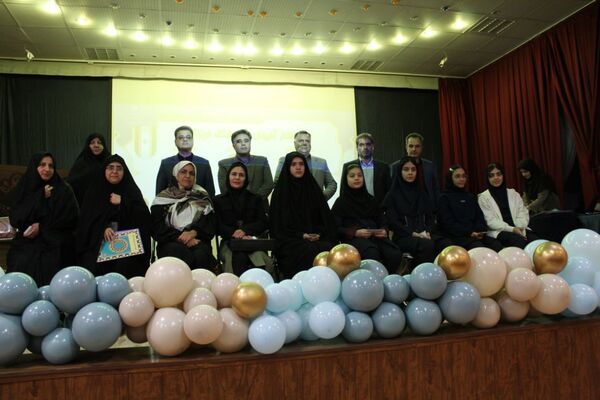 تقدیر از دانش‌آموزان منتخب استانی و کشوری جشنواره نوجوان خوارزمی در نیشابور 