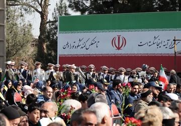 حضور عاشقان بنیانگذار کبیر انقلاب اسلامی در جایگاه جلوس امام خمینی(ره)