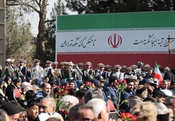 حضور عاشقان بنیانگذار کبیر انقلاب اسلامی در جایگاه جلوس امام خمینی(ره)