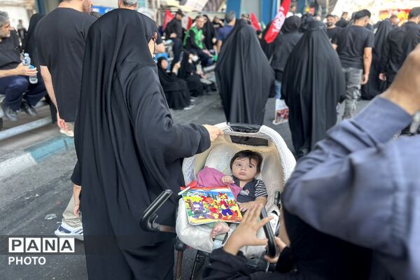 حضور میلیونی آحاد مردم ایران در مراسم تشییع رهبر شهید