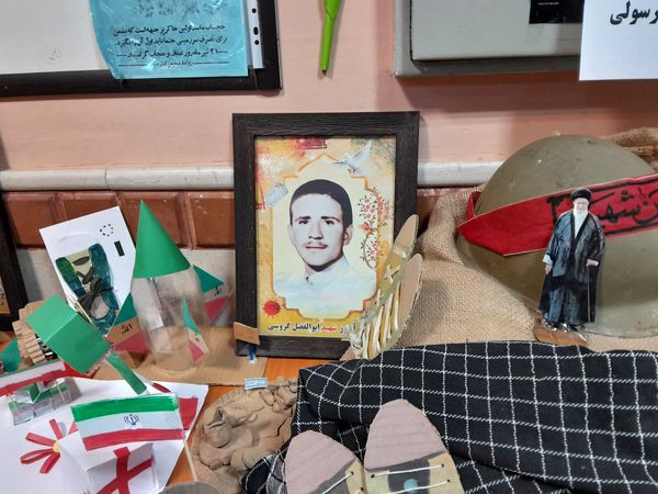 نمایشگاه دست‌سازه‌های آمادگی دفاعی دانش‌آموزان مدرسه حاج مهدی رسولی