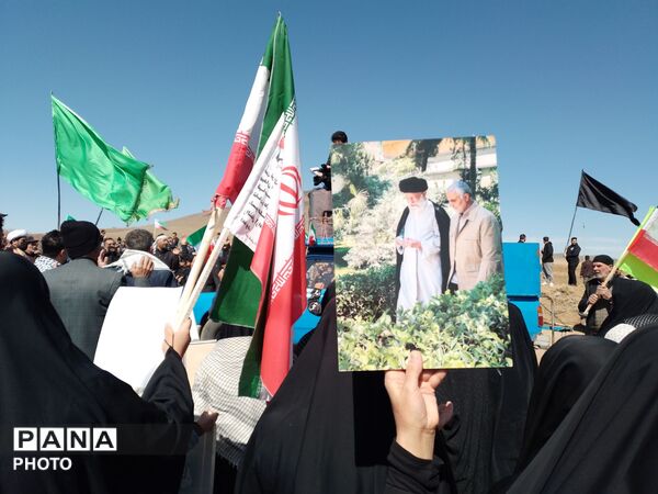 حضور دانش‌آموزان دبیرستان باهنر  در راهپیمایی روز هفتم شهادت رهبر انقلاب