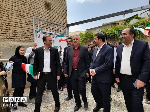 آغاز عملیات احداث کارخانه فرومنگنز و شهرک گلخانه‌ای در اسدآباد