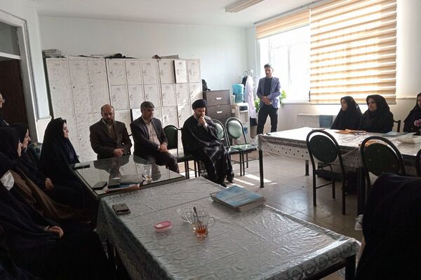  زنگ نماز در هنرستان آفرینش پردیس با حضور امام جمعه و مدیر آموزش و پرورش