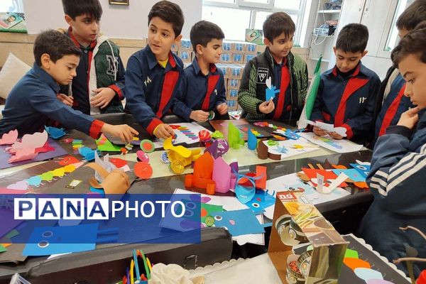 زنگ انقلاب با رونمایی از نمایشگاه دست‌سازه‌ها