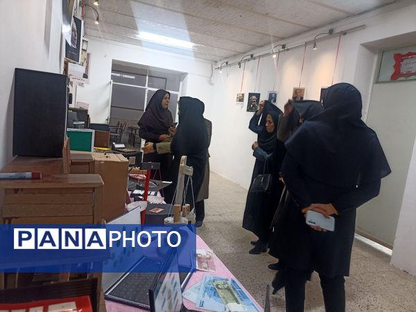 بازدید از نمایشگاه دست سازه هنرستان فنی و حرفه ای دخترانه فلسطین 