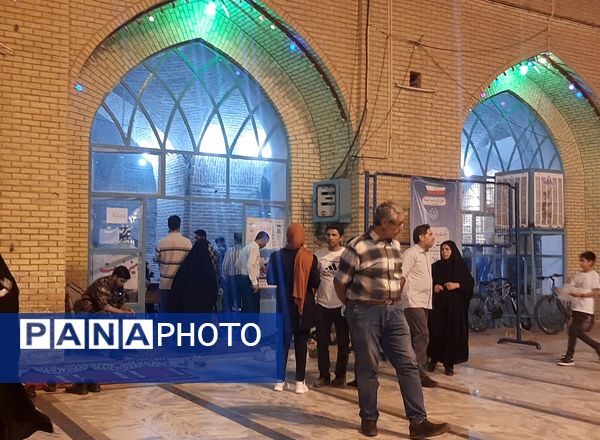 حضور مردم ولایتمدار نیشابور پای صندوق‌های رای