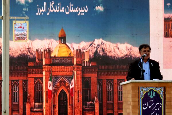 برگزاری جشن یکصدمین سال استقرار دبیرستان ماندگار البرز