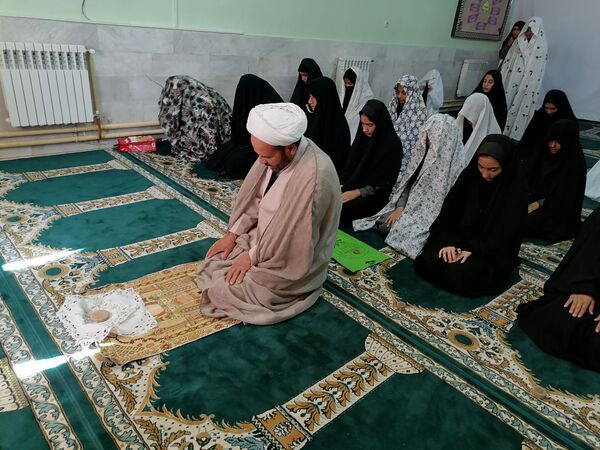 نمازجماعت دردبیرستان حاج مهدی روحانی ارغا