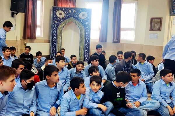 معاینات پزشکی دانش‌آموزان مدرسه انصارالمهدی قرچک