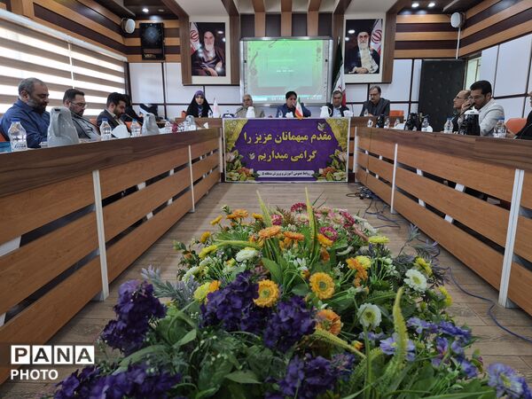 معلمان نمونه در قاب افتخار آموزش و پرورش منطقه ۵