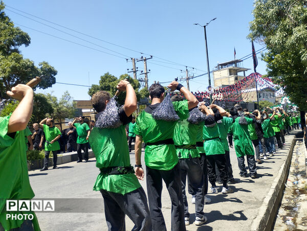 طنین نوای «یا حسین(ع)» با حرکت دسته‌های عزاداری سرابی در تویسرکان