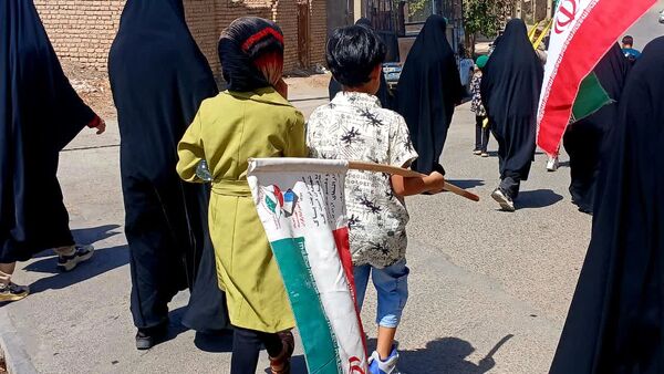 پیاده‌روی خانوادگی روستاییان «صرم» قم به‌مناسبت هفته دولت