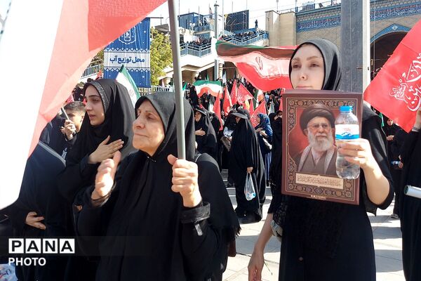 حضور باشکوه خونخواهان رهبر شهید در مصلی امام خمینی(ره) تهران