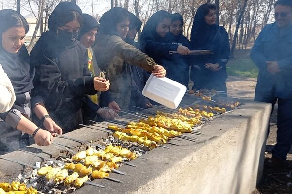 اردوی تشویقی تمشک؛ هدیه‌ای به یاوران انقلاب