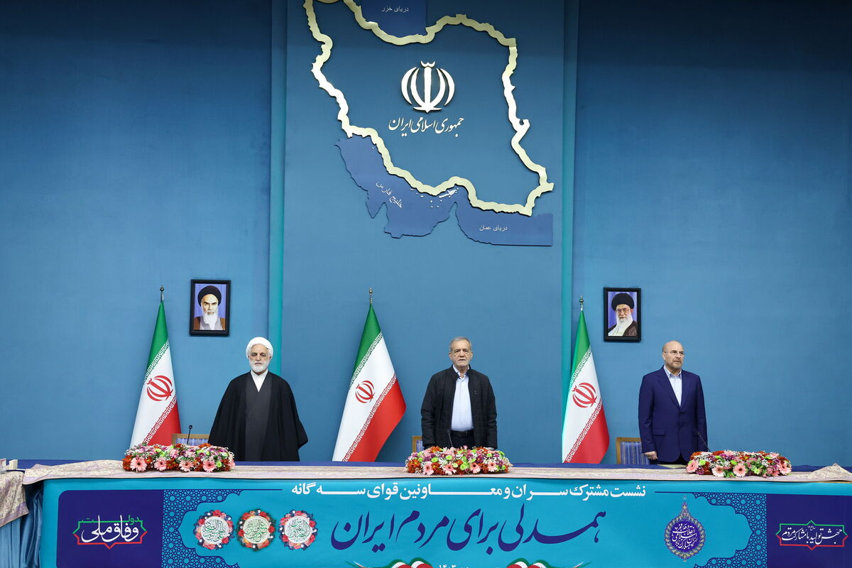  برای مقابله با دشمنان راهی جز حفظ همبستگی داخلی نداریم