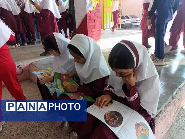 جشن کتاب و قصه‌گویی در دبستان شهید تنیده