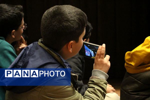 کارگاه نبرد رسانه‌ها؛ مشارکت فعالان رسانه‌ای و دانش‌آموزان یزدی در جنگ آگاهی