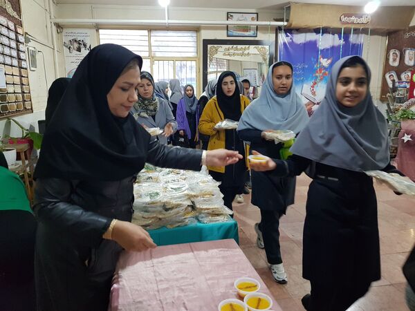 ضیافت افطاری در دبیرستان مهدی خدابنده