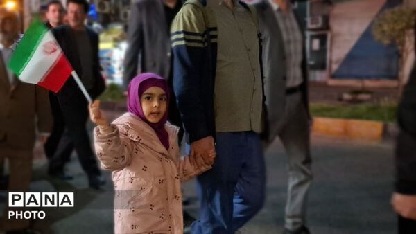 تجلی وحدت در کومله؛ تجمع شبانه در حمایت از نیروهای مسلح و رهبر معظم انقلاب