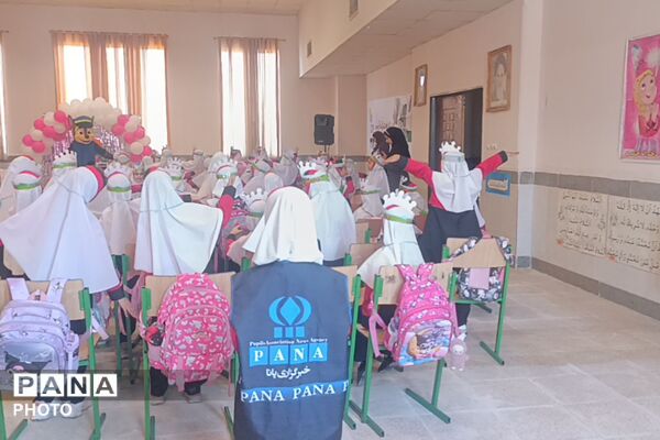 جشن شکوفه‌ها در مدرسه رضوان رباط کریم