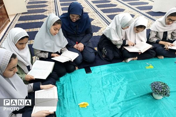 محفلی به وسعت نور در دبستان شهید آقچه‌لو رباط‌کریم