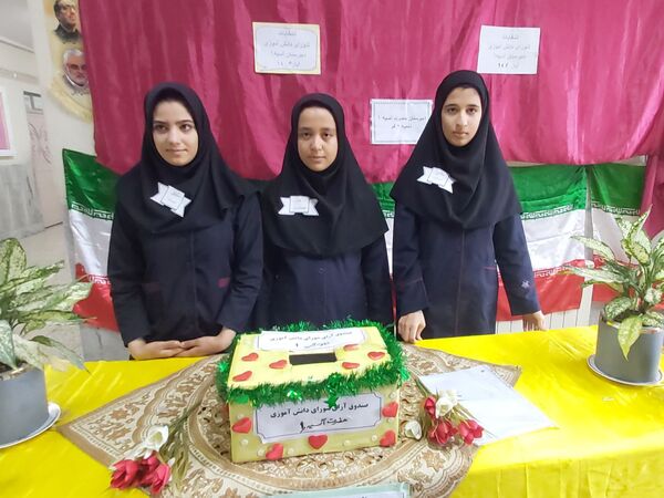 جلوه‌هایی از انتخابات شورای دانش‌آموزی در مدرسه حضرت آسیه(س) قم