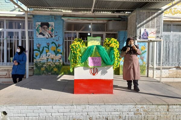 بزرگداشت دهه فجر در دبیرستان شاهد فیض ناحیه 3 شیراز