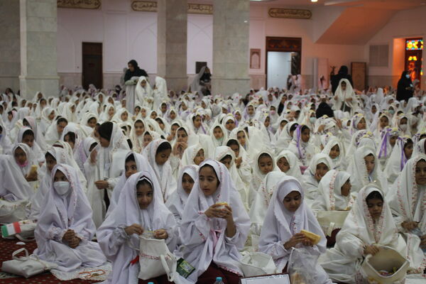 جشن تکلیف ۵۰۰۰ دانش‌آموز دختر بندرعباسی 