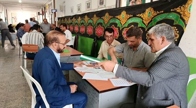 ثبت‌نام و تشکیل پرونده دانش‌آموزان مدرسه متوسطه اول شاهد پسرانه یاسوج