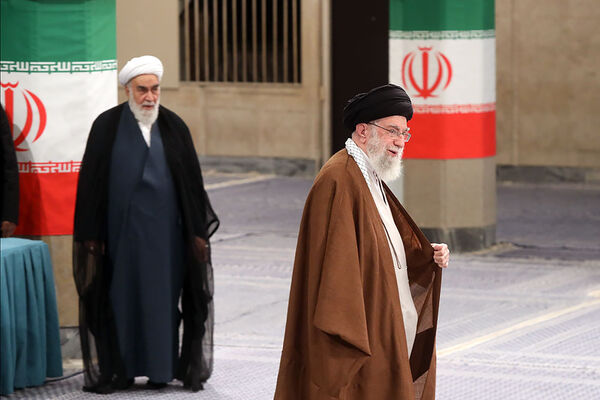 حضور رهبر معظم انقلاب در رای گیری مرحله‌ دوم انتخابات مجلس
