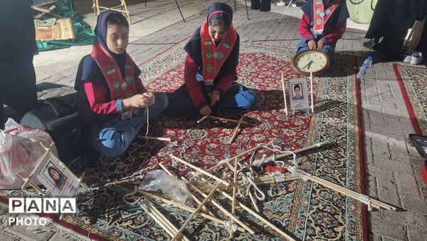  نماز جماعت بزرگ دانش‌آموزان مشهدی 