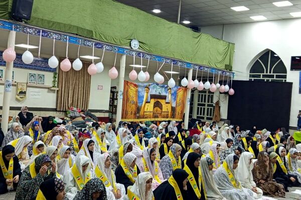 اعتکاف دانش‌آموزی رباط‌کریم با پرچم‌گردانی حضرت ابوالفضل(ع)
