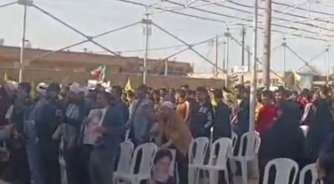 حضور  مردم آبادان همزمان با سالروز ۹ دی در حسینیه ثارالله 