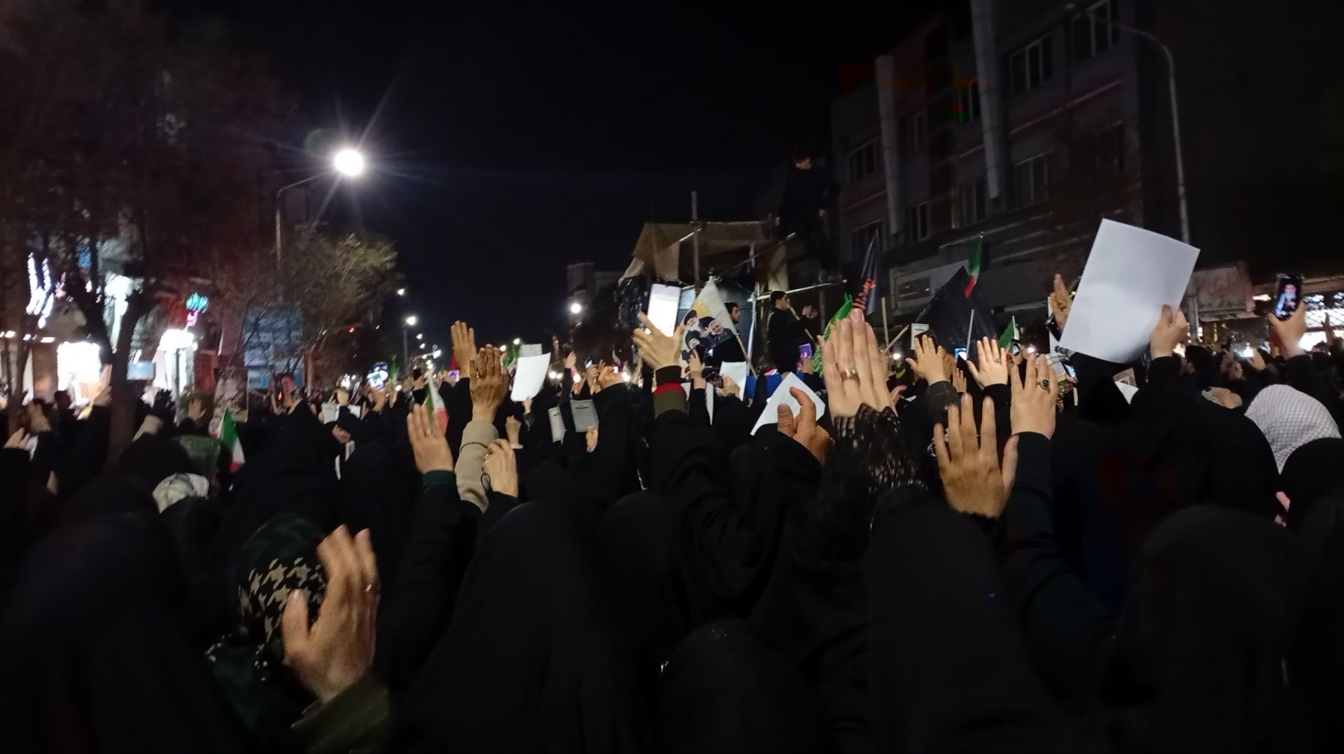 راهپیمایی گسترده مردمی در محکومیت حملات اخیر و تجلیل از شهیدان مقاومت  