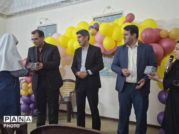 جشن پایان تحصیلی دانش‌آموزان ششم مدرسه شاهد پوررضایی