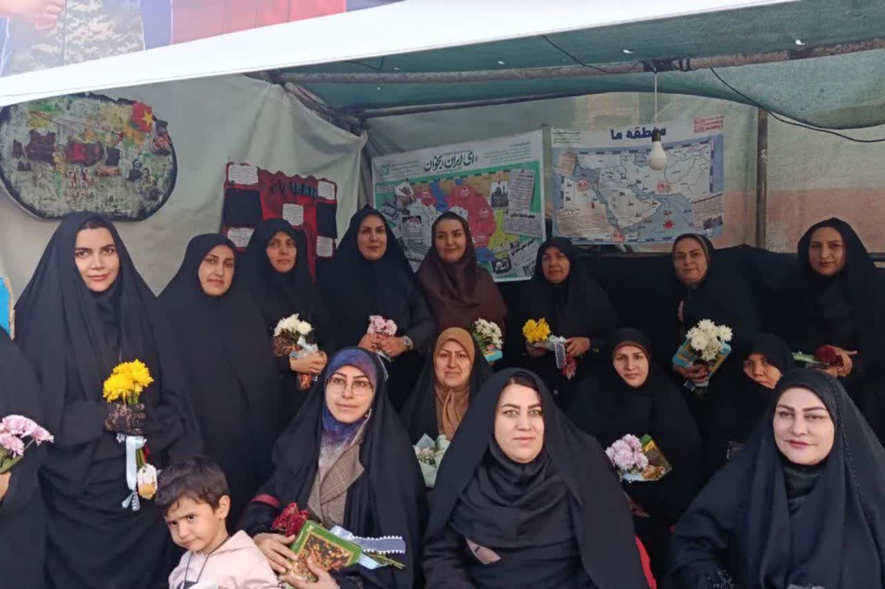 حضور مدیران و معاونان مدارس در پاتوق نوجوان مبارز و تقدیر از مدیران و معاونان مدارس