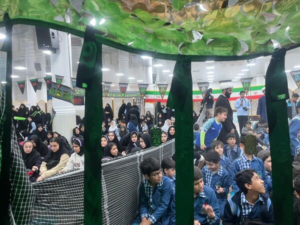 استقبال پرشور دانش‌آموزان جم از شهید گمنام در آستانه شهادت حضرت زهرا(س)