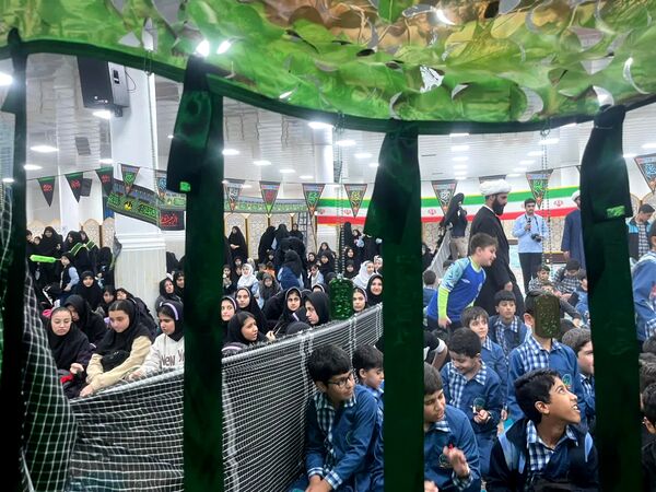 استقبال پرشور دانش‌آموزان جم از شهید گمنام در آستانه شهادت حضرت زهرا(س)