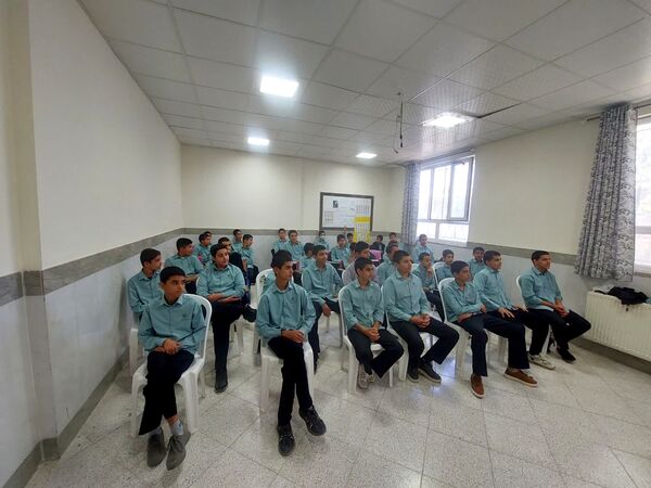 جلسه سفیران سلامت در دبیرستان رئیس زاده شهرستان خلیل آباد 