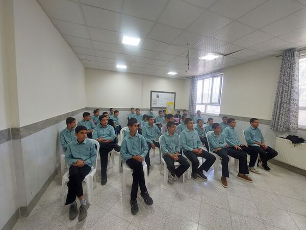 جلسه سفیران سلامت در دبیرستان رئیس زاده شهرستان خلیل آباد 
