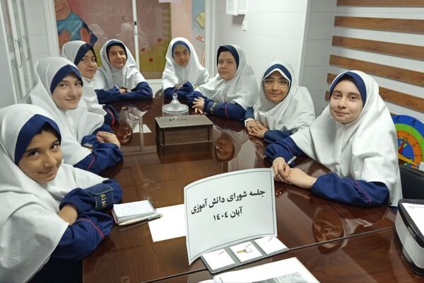 تمرین مسئولیت پذیری و گسترش فرهنگ مشارک جویی با جلسه شورای دانش آموزی