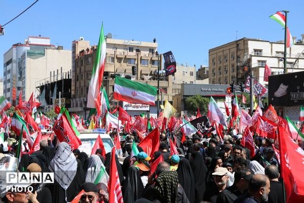 بدرقه باشکوه رهبر شهید در مشهد مقدس در جوار حرم مطهر رضوی