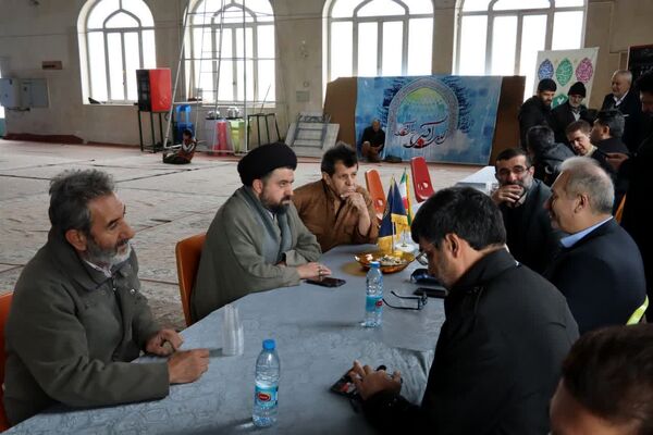 میزخدمت رایگان در مصلای محمدشهر برپا شد
