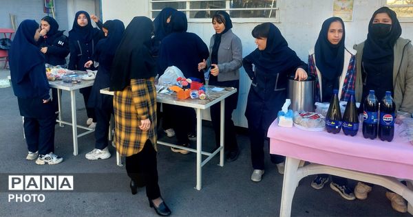 بازارچه کارآفرینی دانش‌آموزی در دبیرستان دخترانه سرافرازان ۲ ناحیه ۶ مشهد