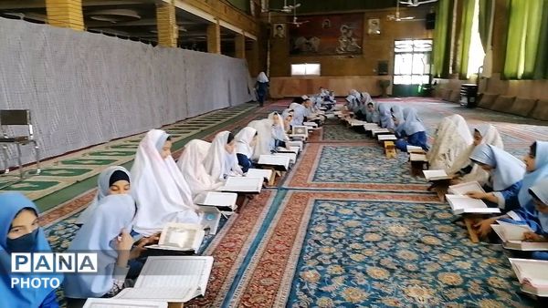 محفل انس با قرآن و اقامه نماز جماعت در سومین روز ماه مبارک رمضان 