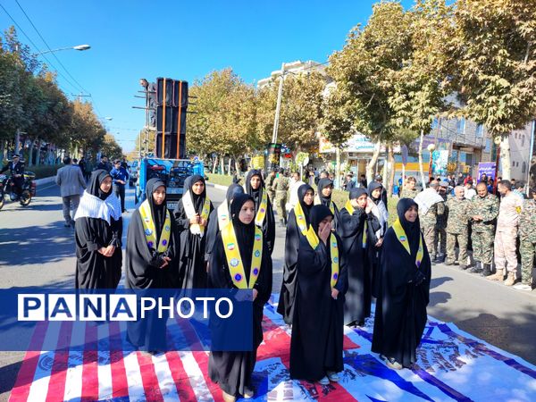 طنین شعارهای ضد استکباری در شاندیز