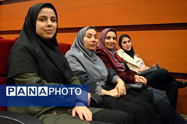 آیین تجلیل از برگزیدگان حوزه مشاوره و پیشگیری از آسیب‌های اجتماعی بهارستان‌دو