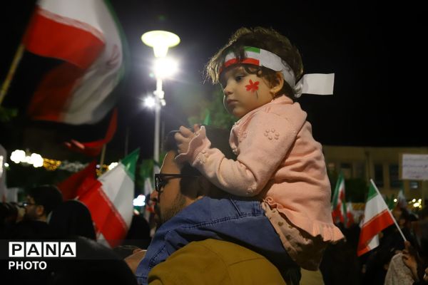 همبستگی «آموزش و پرورش ناحیه ۵ تبریز» در گرامیداشت یاد رهبر شهید
