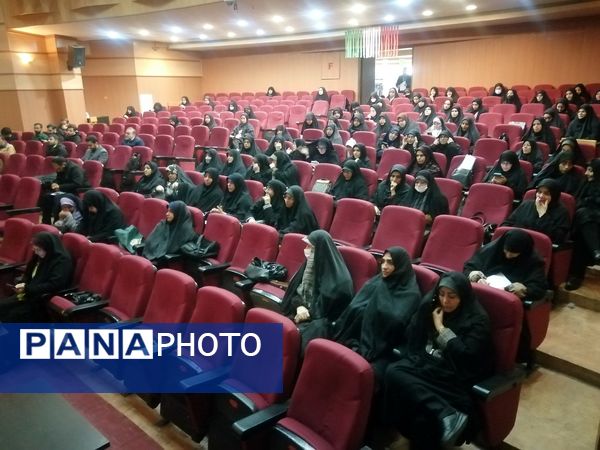 آیین افتتاحیه دوره تربیت مربی کاردان سازمان دانش‌آموزی استان قم